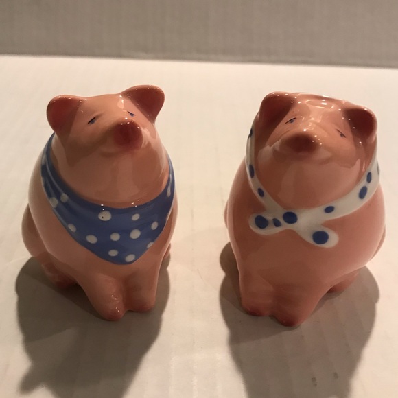 Pigs Wearing  Bandanas Salt & Pepper Shakers By Clay Art  2.75” - Picture 1 of 6